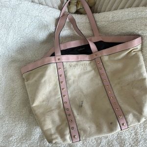 like new inside but clearly wear on outside  vs bag tote